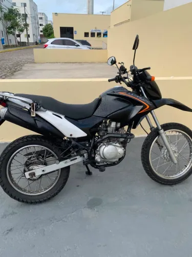 Honda Bros 125 preta