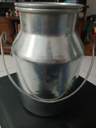 galão de leite de alumínio antigo