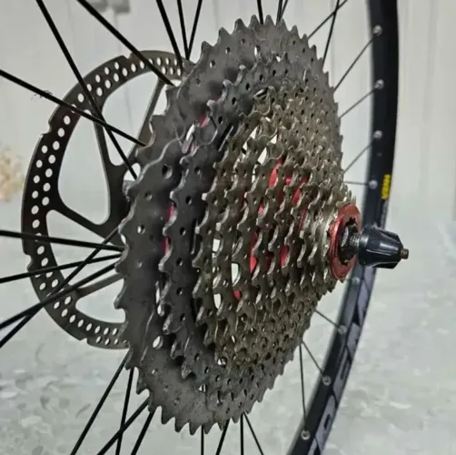 Cassete SunRace MX80 11v (11-50T) (pouquíssimo uso, certamente menos de 500km)