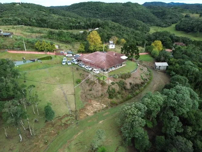 Sítio com 05 quartos/dormitórios no bairro Queimada Grande, em Rancho Queimado- SC
