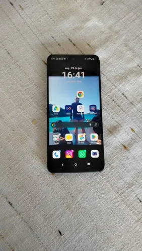 Vendo moto g35, menos de um mês de uso, vem com carregador original e capa preta com nota