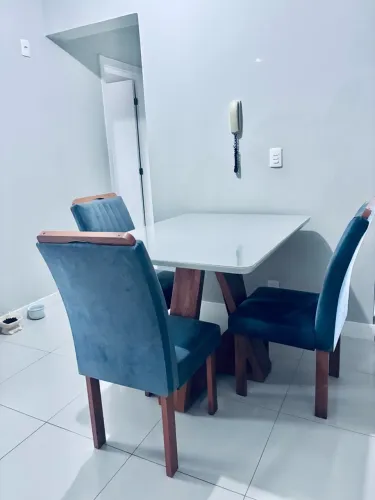 Mesa de Cozinha/Jantar com Tampo de Vidro + 3 Cadeiras Estofadas