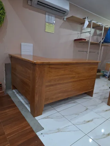 Balcão de Atendimento em L - Madeira Maciça | Sob Medida