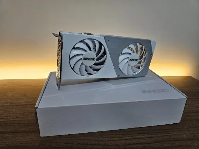 Placa de vídeo RTX 4060 Inno3D TWIN X2 WHITE 8GB com Dual Fan - Usada em Excelente Estado!