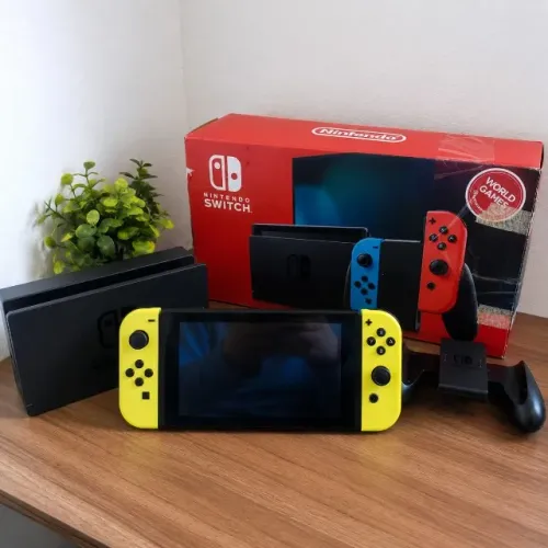 Nintendo Switch completo, funcionando perfeitamente.