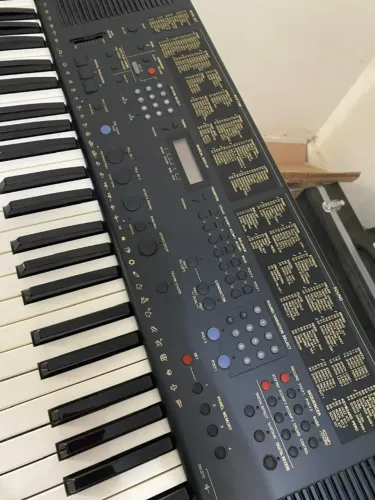 Teclado Technics KN750 em excelente estado