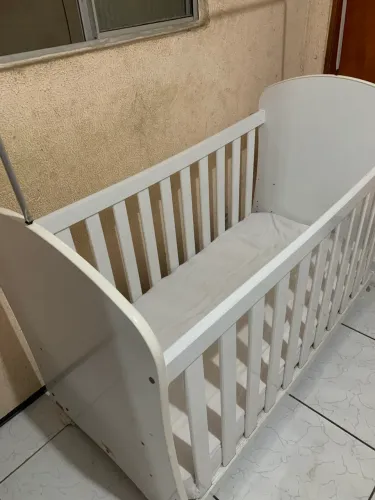 Berço com colchão 