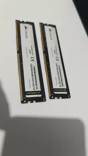 2 memórias DDR 4 8 gigas