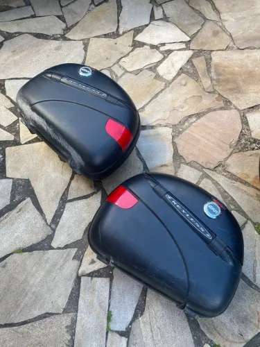 Baú lateral Givi 41 litros usado em ótimo estado 