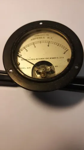 medidor WESTON MADE IN USA Amperes RF 0-5 A mod.425. leia