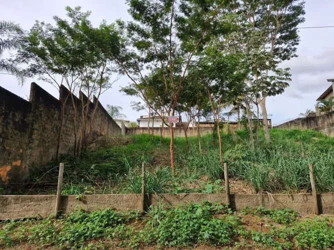 Jardim Inconfidência, Terreno com 360m², 12m x 30m, próximo a Cachoeira