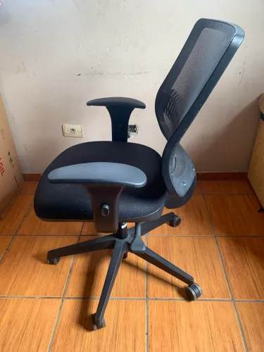Cadeira Uni all black Flexform (usada)