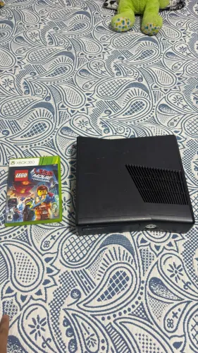 Xbox 360 estado de novo, dois jogos e um controle 