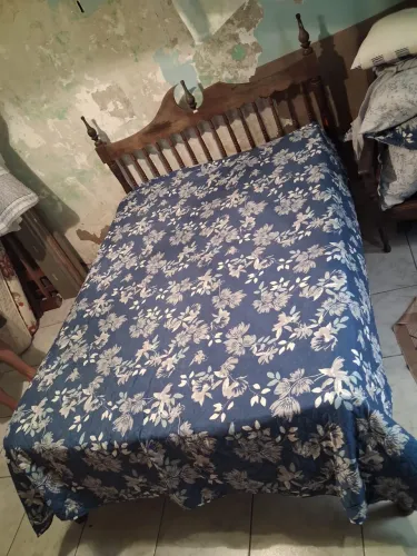 Cama completa com o colchão de mola