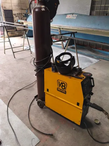 Vendo máquina de solda mig V8 250h ESAB.
