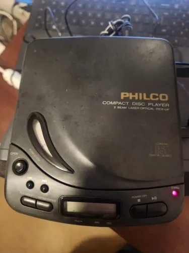 Discman (reprodutor de CDs portátil) da marca Philco, modelo 277K