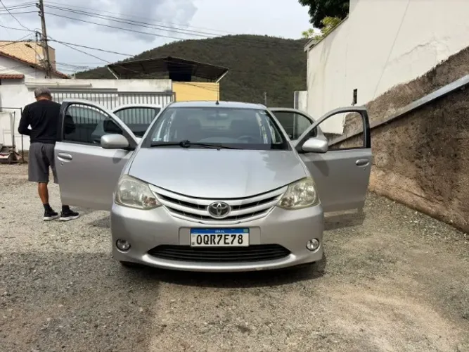 Toyota Etios XS 1.3 Flex 16V 5P Mec. 2013