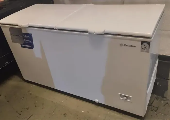 Vende-se freezer horizontal Metal-frio Semi-novo