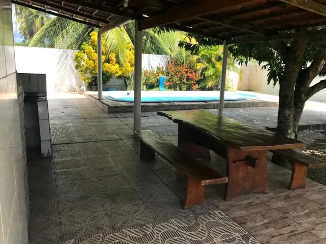 Casa com piscina a 200m da praia de ipioca