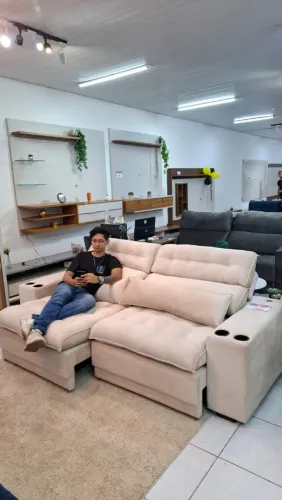 Sofá Retrátil e reclinável de 2,5m de largura todo veludo+ 4 porta copos 