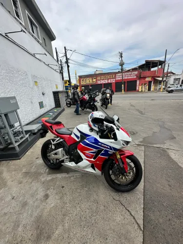 CBR 600RR Cara de Camaro 33km