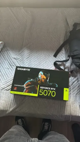 Placa De Vídeo 5070 GIGABYTE 12GB (com a caixa)