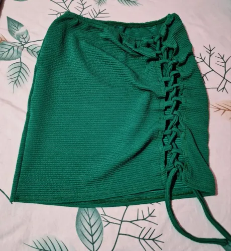 Saia tamanho M (pode ser usada como saída de praia também)