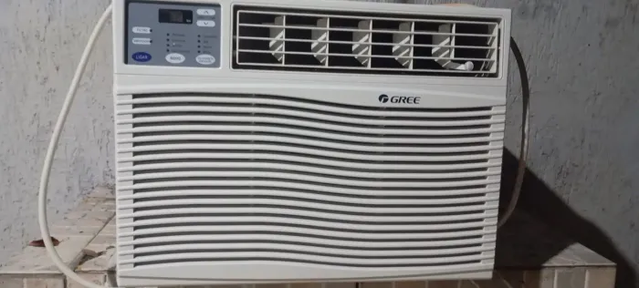 Vendo ar condicionado 10.000 Btu com controle remoto