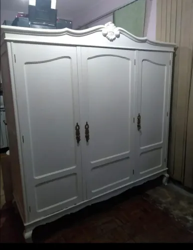 Vendo guarda roupa vintage provençal de madeira maciça