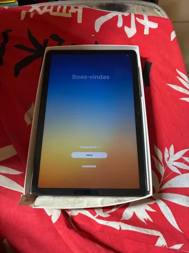 Tablet Samsung A9 trincado.