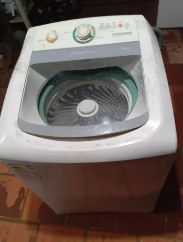 Vendo máquina de lavar roupas, usada, 10k, 600,00. Contato *