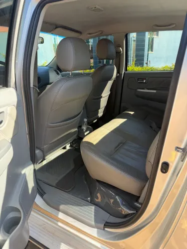 Toyota Hilux CD SRV D4-d 4X4 3.0 TDI Diesel AUT 2011