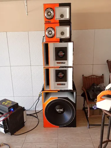 Vendo torre de som em perfeito Estado