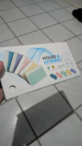 Teclado e ou mouse bluetooth branco na caixa