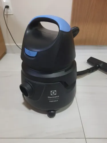 Aspirador Pó e Água Electrolux Hidrolux Awd01 1400w 5l Azul e Preto