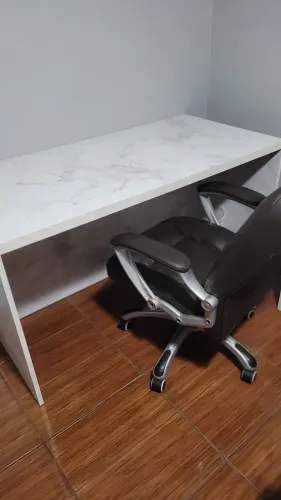 Conjunto mesa e cadeira 