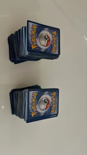 Coleção com 600 cartas Pokémon