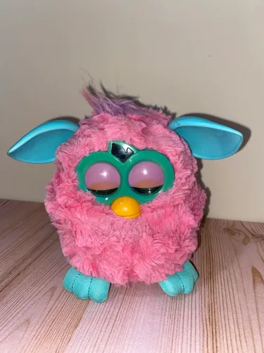 Furby ( Não está funcionando)