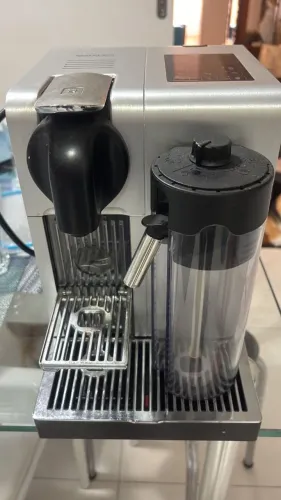 Cafeteira Nespresso Latissima