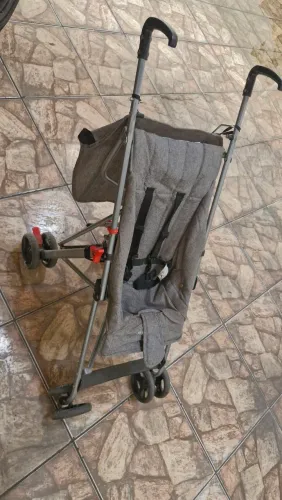 Carrinho de bebê (Guarda Chuva)