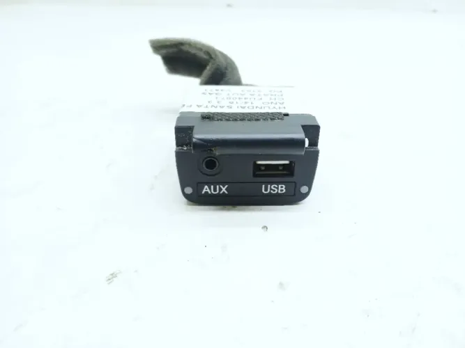 Conector Entrada Usb Auxiliar Santa Fé 3.3 2015 961202w501