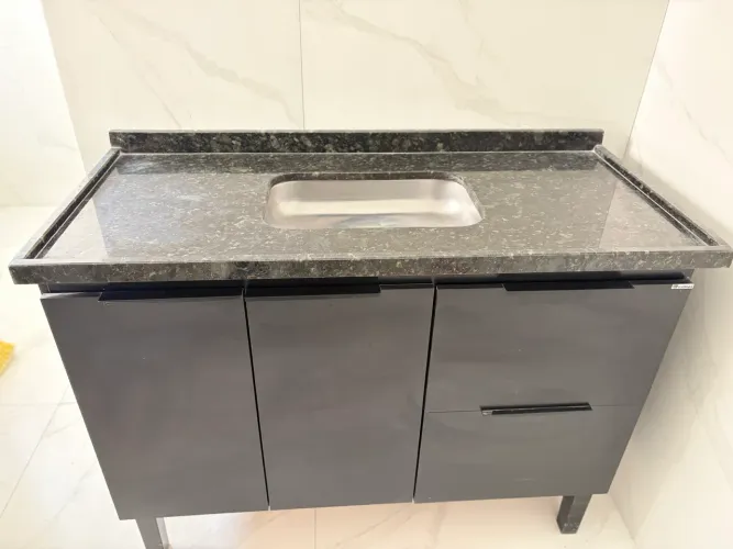 Vendo pia com gabinete semi novo 1,20m
