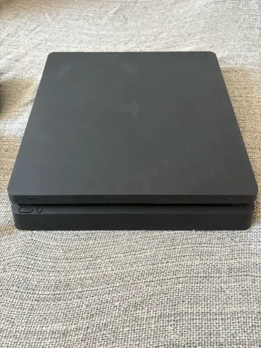 Ps4 slim 1tb + 2 controles + 2 jogos + cabos