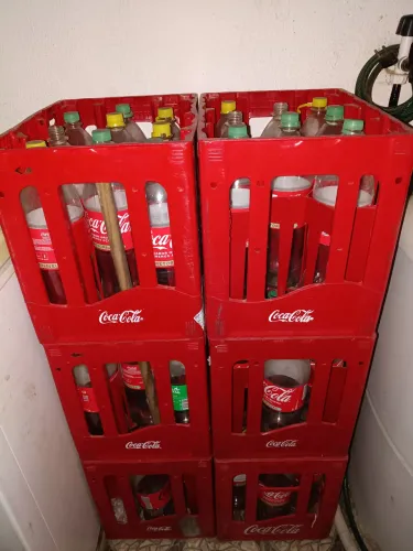 Vendo engradado de Coca cola com os cascos.