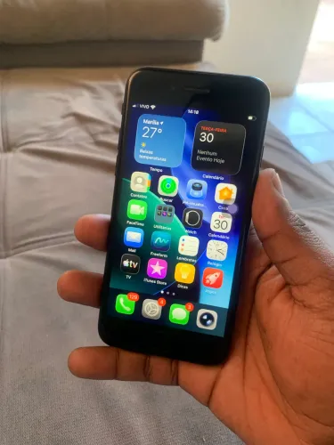 Vendo iPhone SE 64gb impecável!