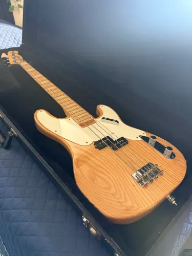 Baixo Fender Vintage 74