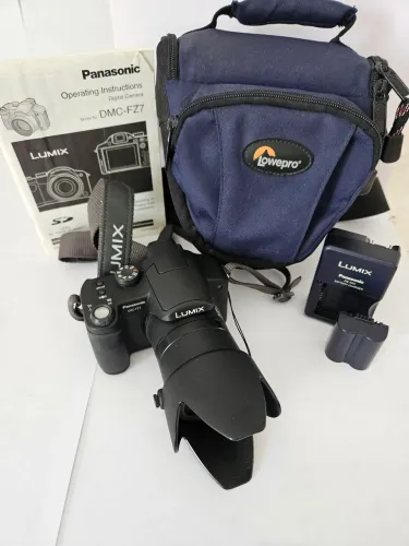 Panasonic Lumix FZ7 + Lente Leica × 12 + Bolsa Lowepro + Carregador + Bateria + Manual