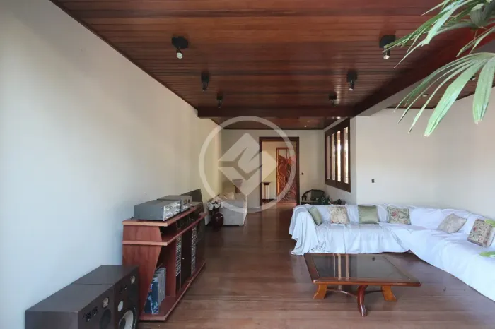 CASA 4 QUARTOS À VENDA NO BAIRRO MANGABEIRAS codigo: 343256