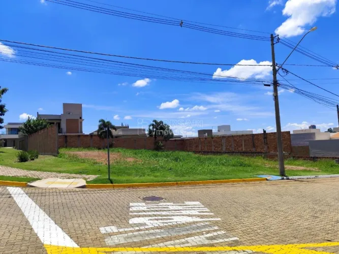 Venda de Terreno / Condomínio na cidade de Araraquara
