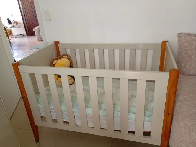 BERÇO RELLER  Semi-Novo MDF/MADEIRA.